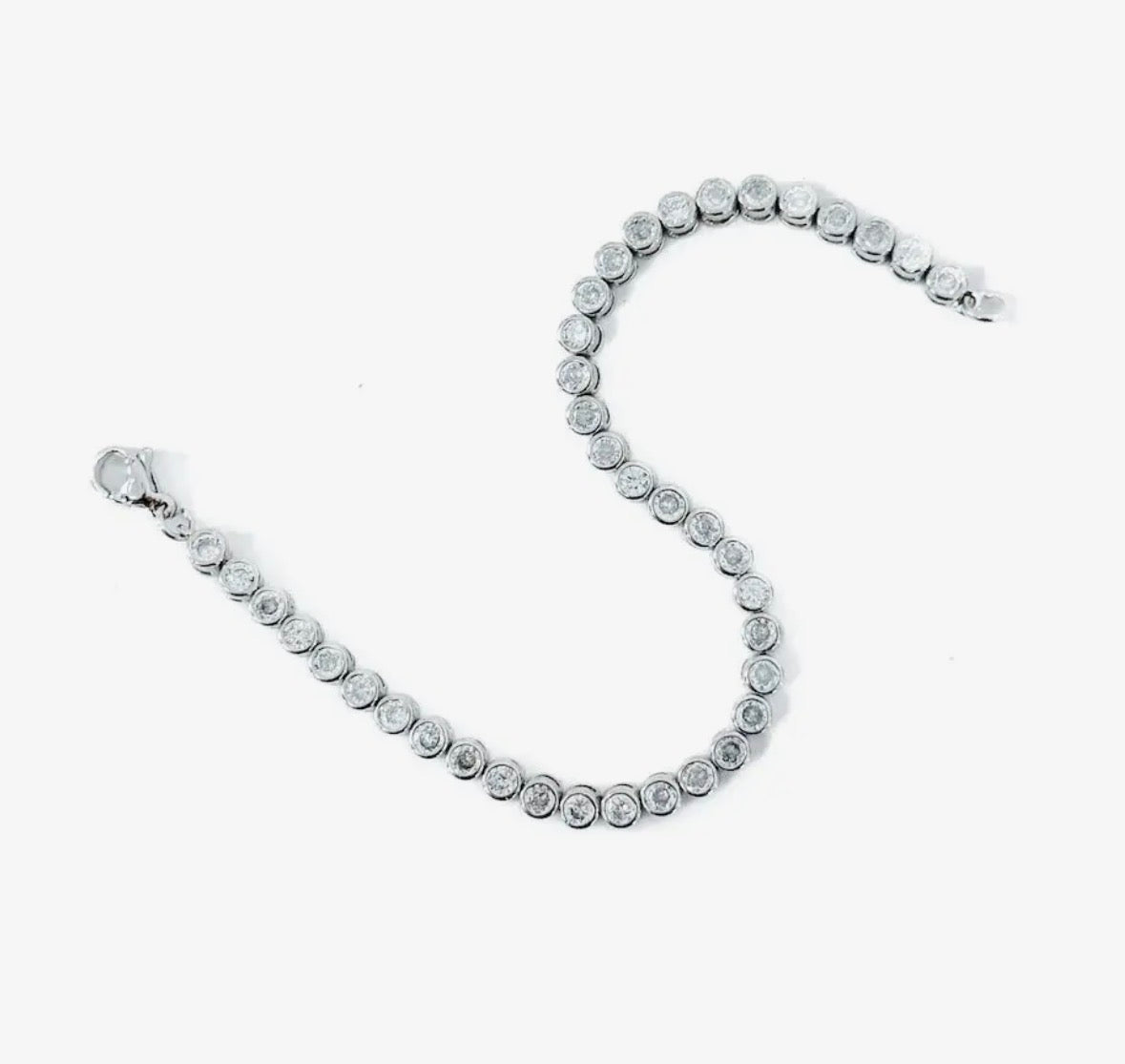 Tennis Bracelet Frosted in Diamonds